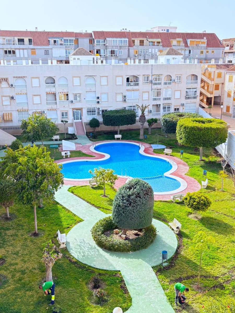 2 soverom Leilighet til salgs i Torrevieja med svømmebasseng - € 133 900 (Ref: 9773192)