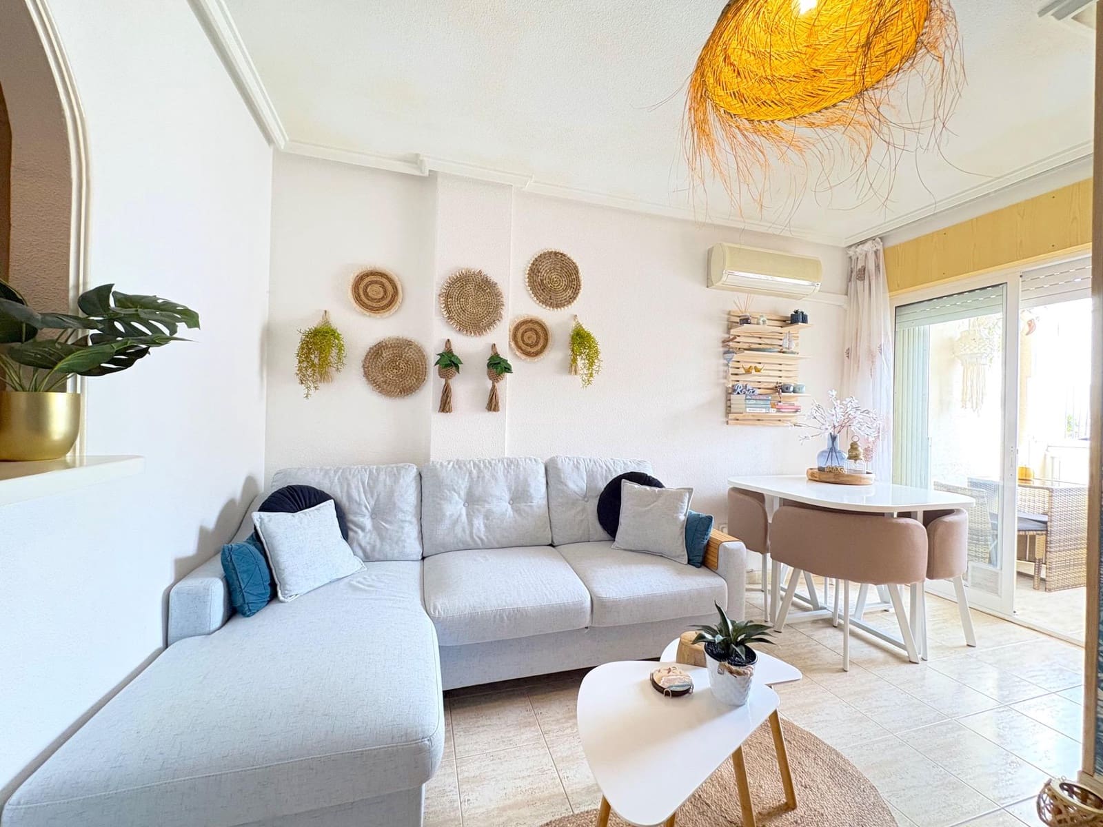 2 soverom Leilighet til salgs i Torrevieja med svømmebasseng - € 133 900 (Ref: 9773192)