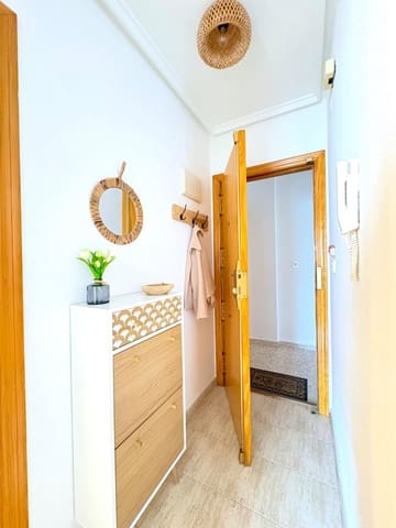 Apartamento de 2 habitaciones en Playa del Acequión, Torrevieja en venta con piscina - 133.900 € (Ref: 9804457)