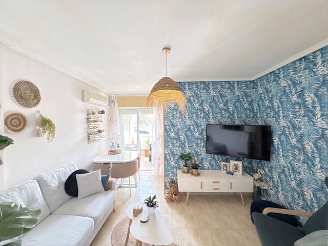 Apartamento de 2 habitaciones en Playa del Acequión, Torrevieja en venta con piscina - 133.900 € (Ref: 9804457)