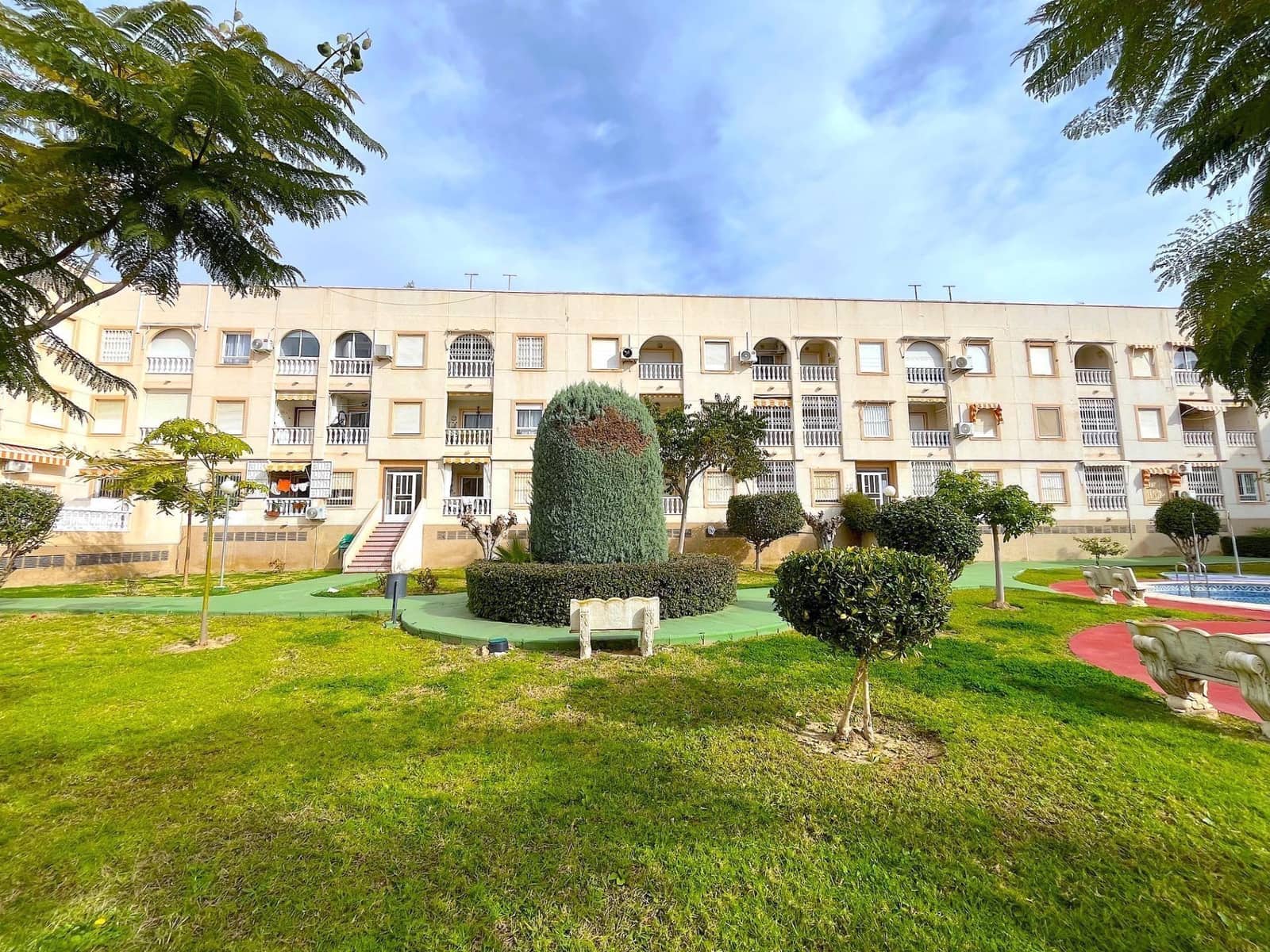 2 slaapkamer Appartement te koop in Torrevieja met zwembad - € 133.900 (Ref: 9804457)