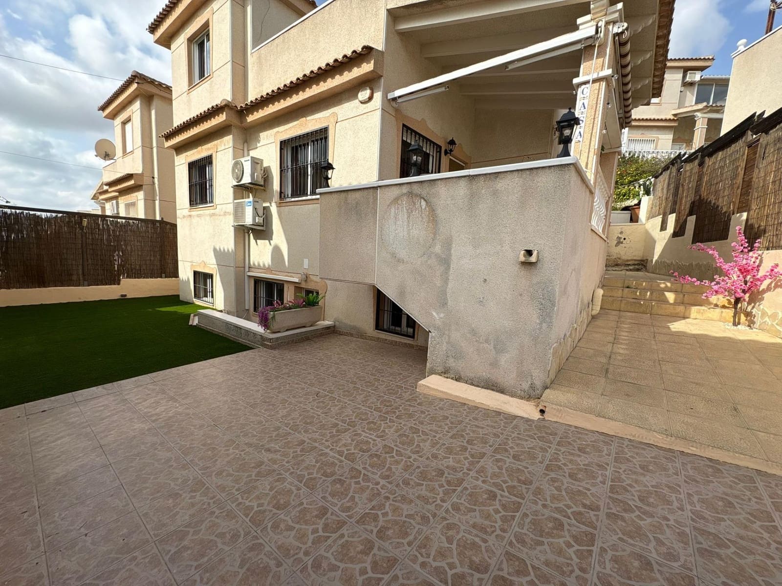 4 sovrum Villa till salu i Ciudad Quesada med pool - 259 000 € (Ref: 9818010)
