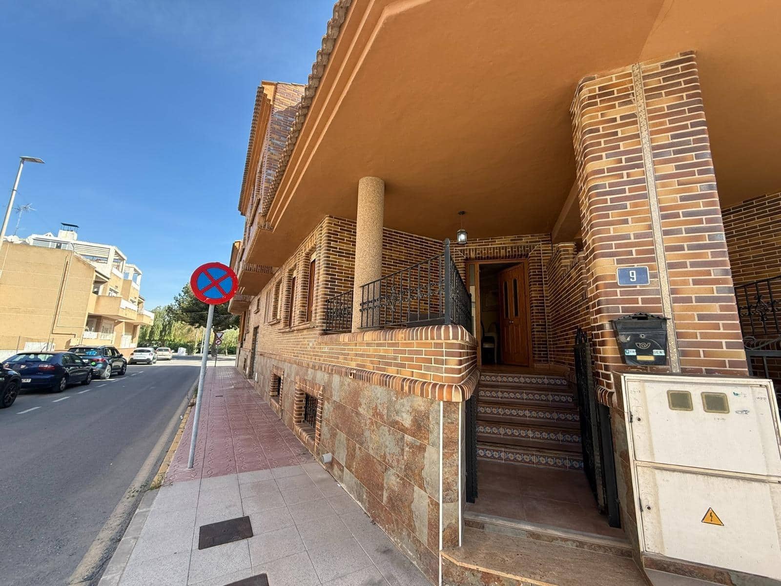 Adosado de 3 habitaciones en Rojales en venta con garaje - 348.000 € (Ref: 9820326)