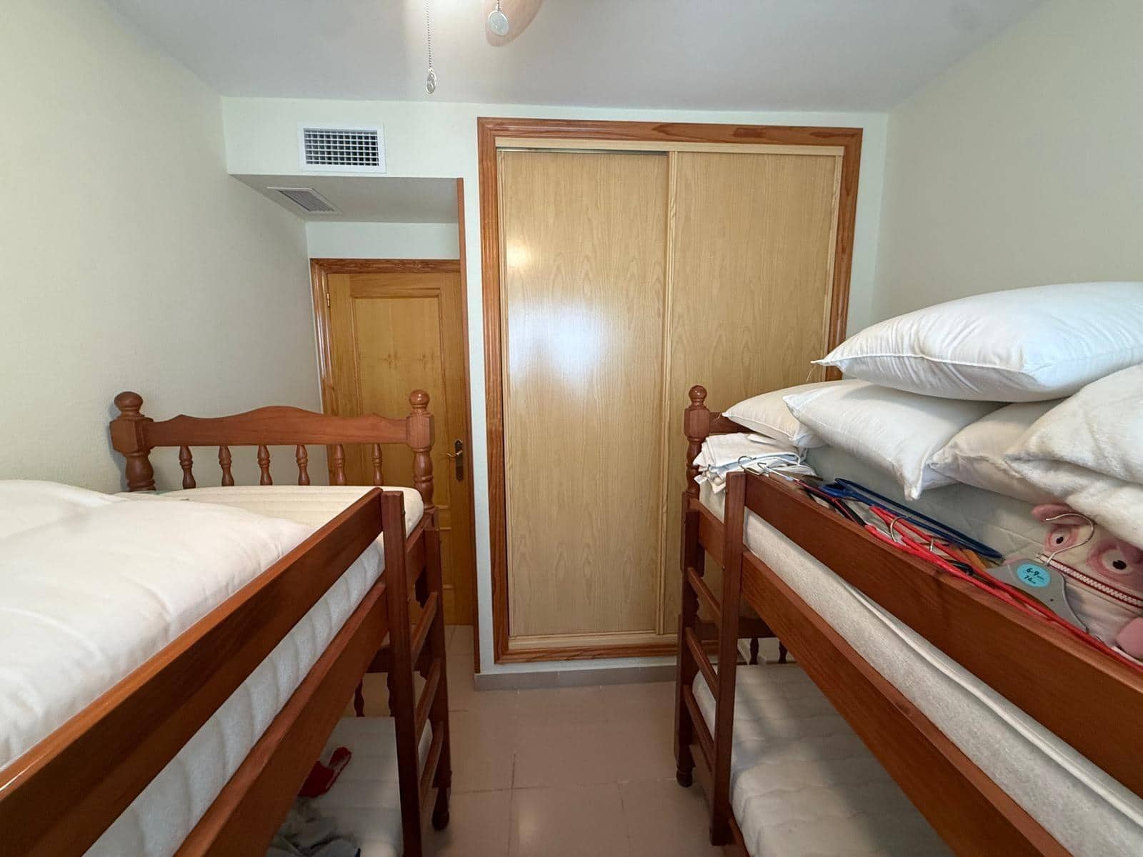Apartamento de 2 habitaciones en Guardamar del Segura en venta con piscina garaje - 225.000 € (Ref: 9868701)