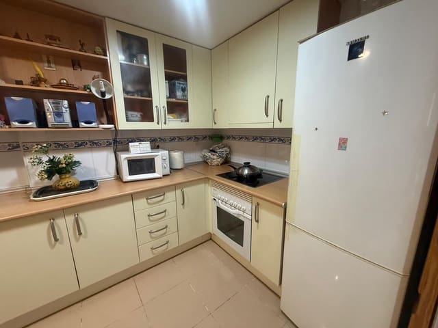 Apartamento de 2 habitaciones en Guardamar del Segura en venta con piscina garaje - 225.000 € (Ref: 9868701)