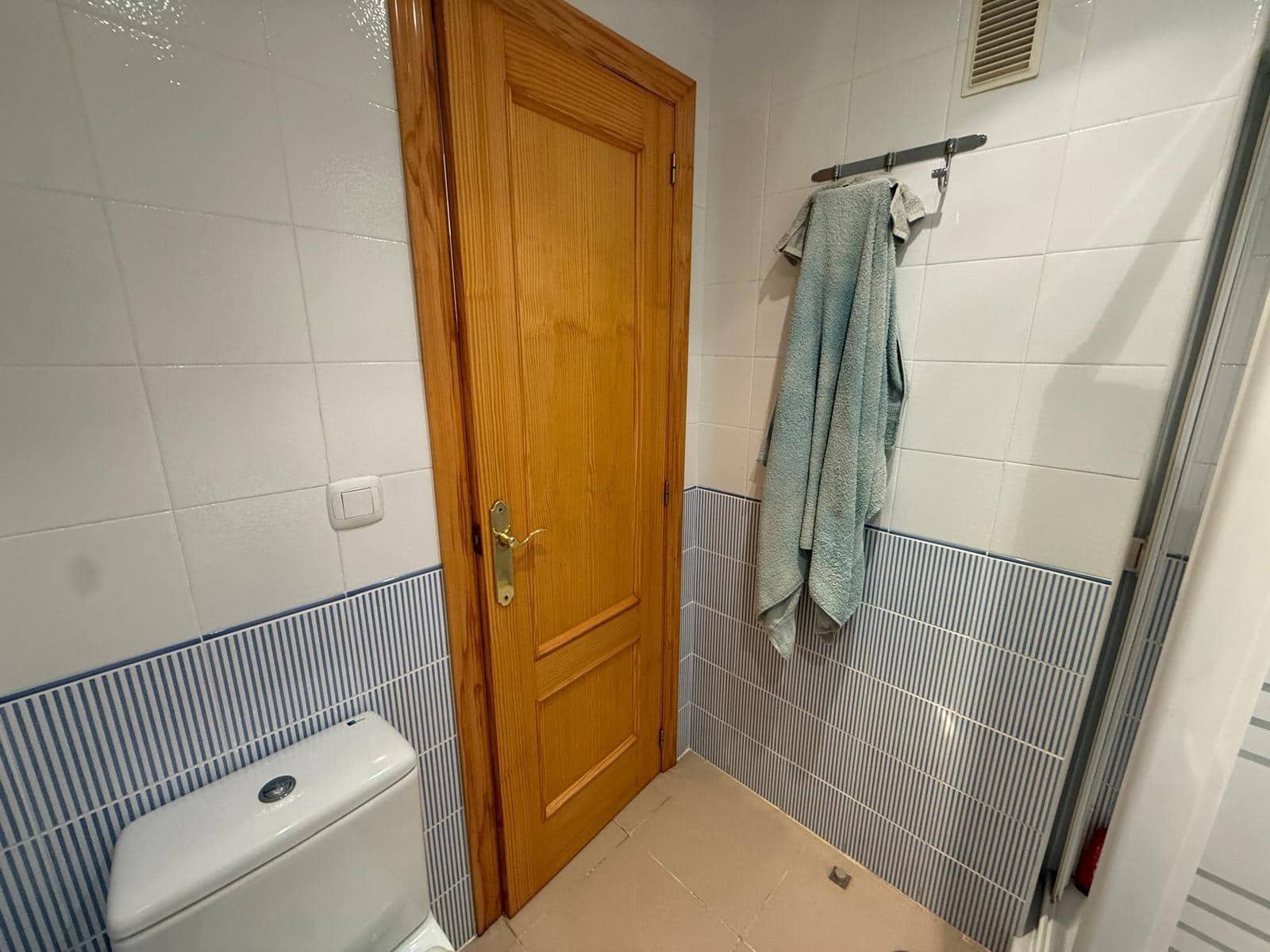 Apartamento de 2 habitaciones en Guardamar del Segura en venta con piscina garaje - 225.000 € (Ref: 9868701)