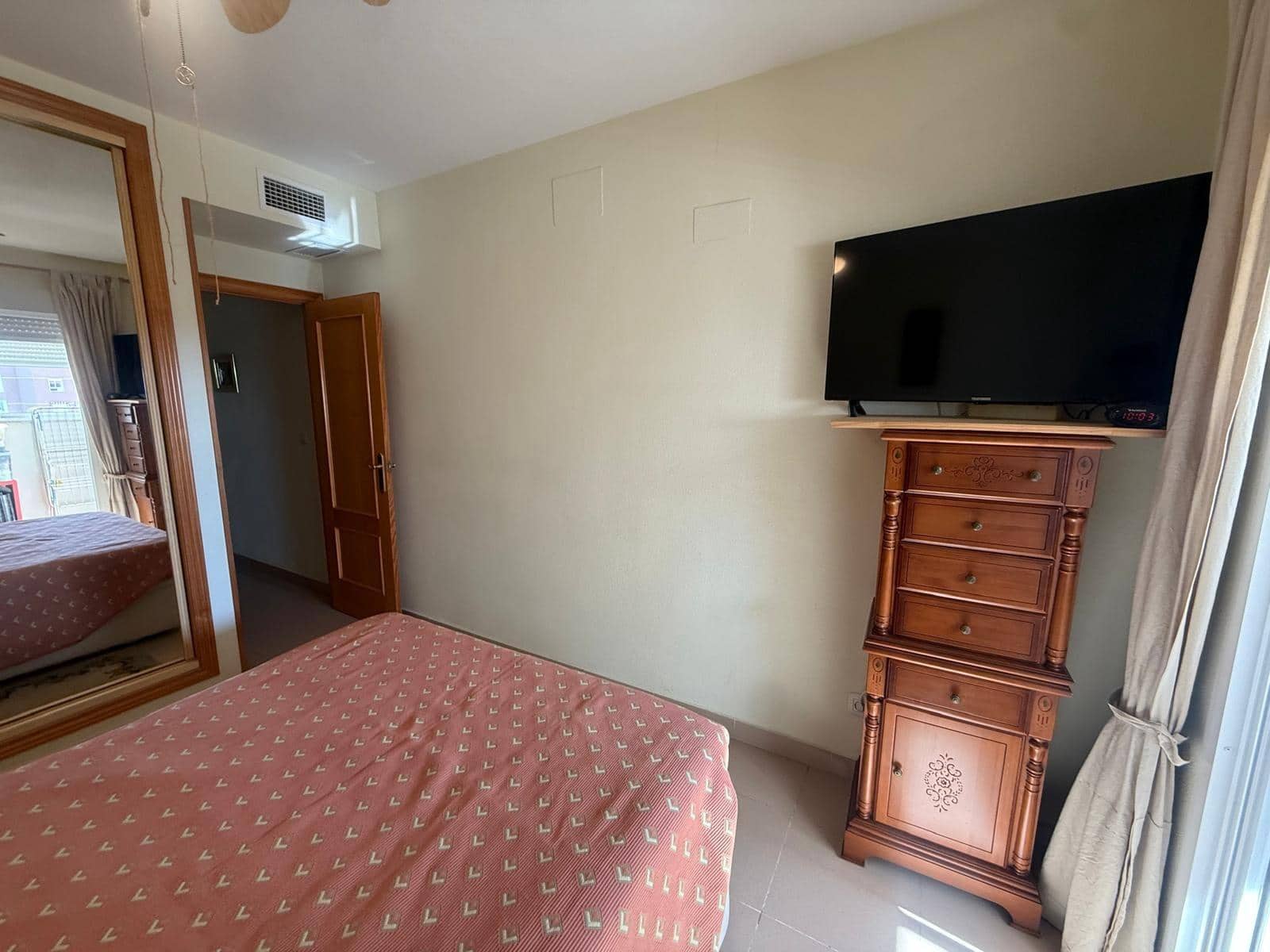 Apartamento de 2 habitaciones en Guardamar del Segura en venta con piscina garaje - 225.000 € (Ref: 9868701)