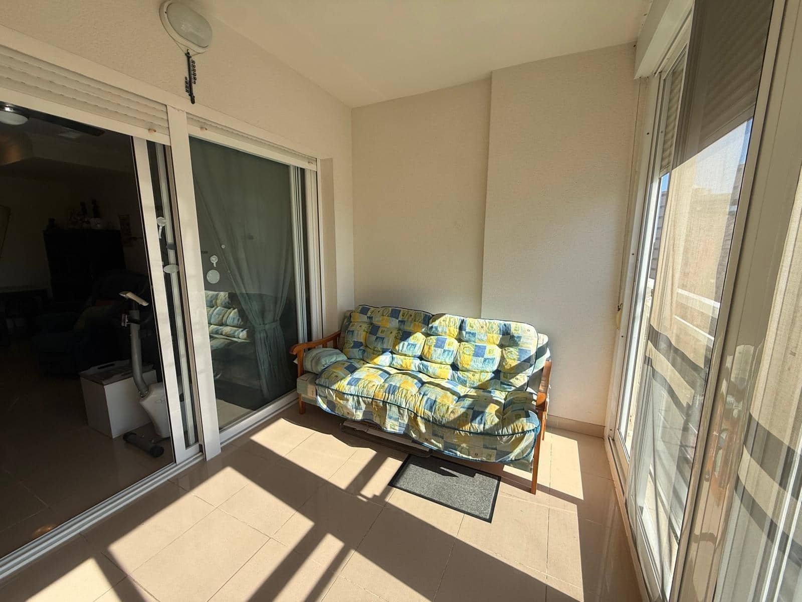 Apartamento de 2 habitaciones en Guardamar del Segura en venta con piscina garaje - 225.000 € (Ref: 9868701)