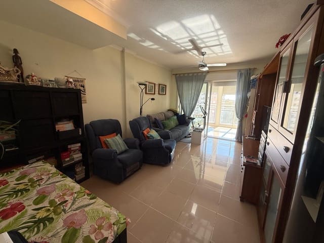 Apartamento de 2 habitaciones en Guardamar del Segura en venta con piscina garaje - 225.000 € (Ref: 9868701)