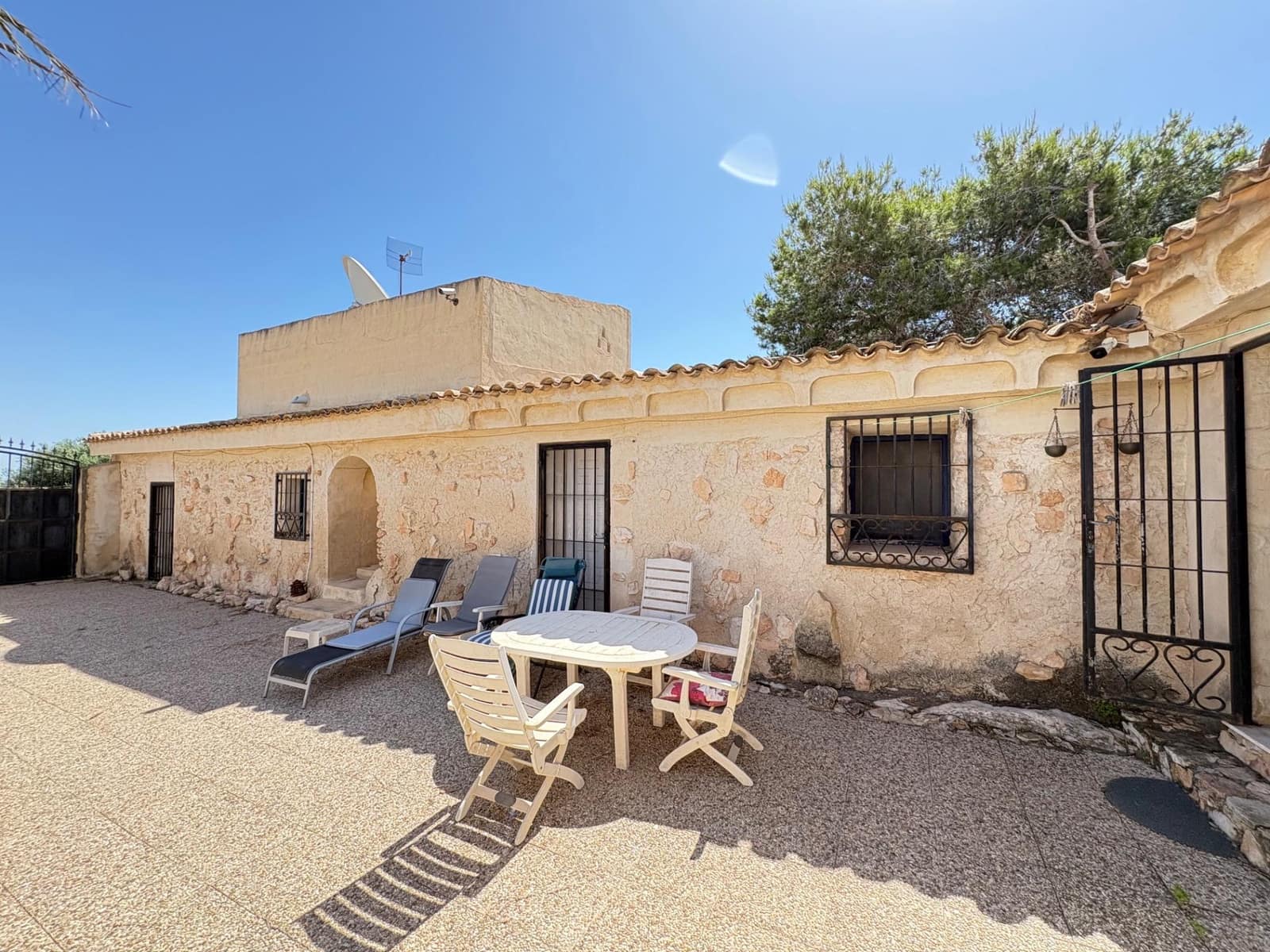 3 soveværelse Villa til salg i Algorfa med swimmingpool - € 440.000 (Ref: 9898919)
