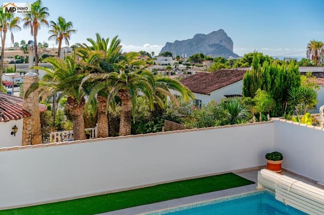 Chalet de 4 habitaciones en Calpe / Calp en venta con piscina garaje - 850.000 € (Ref: 10005571)