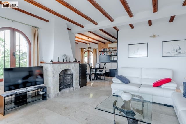 4 Zimmer Villa zu verkaufen in Calpe / Calp mit Pool Garage - 760.000 € (Ref: 10086422)