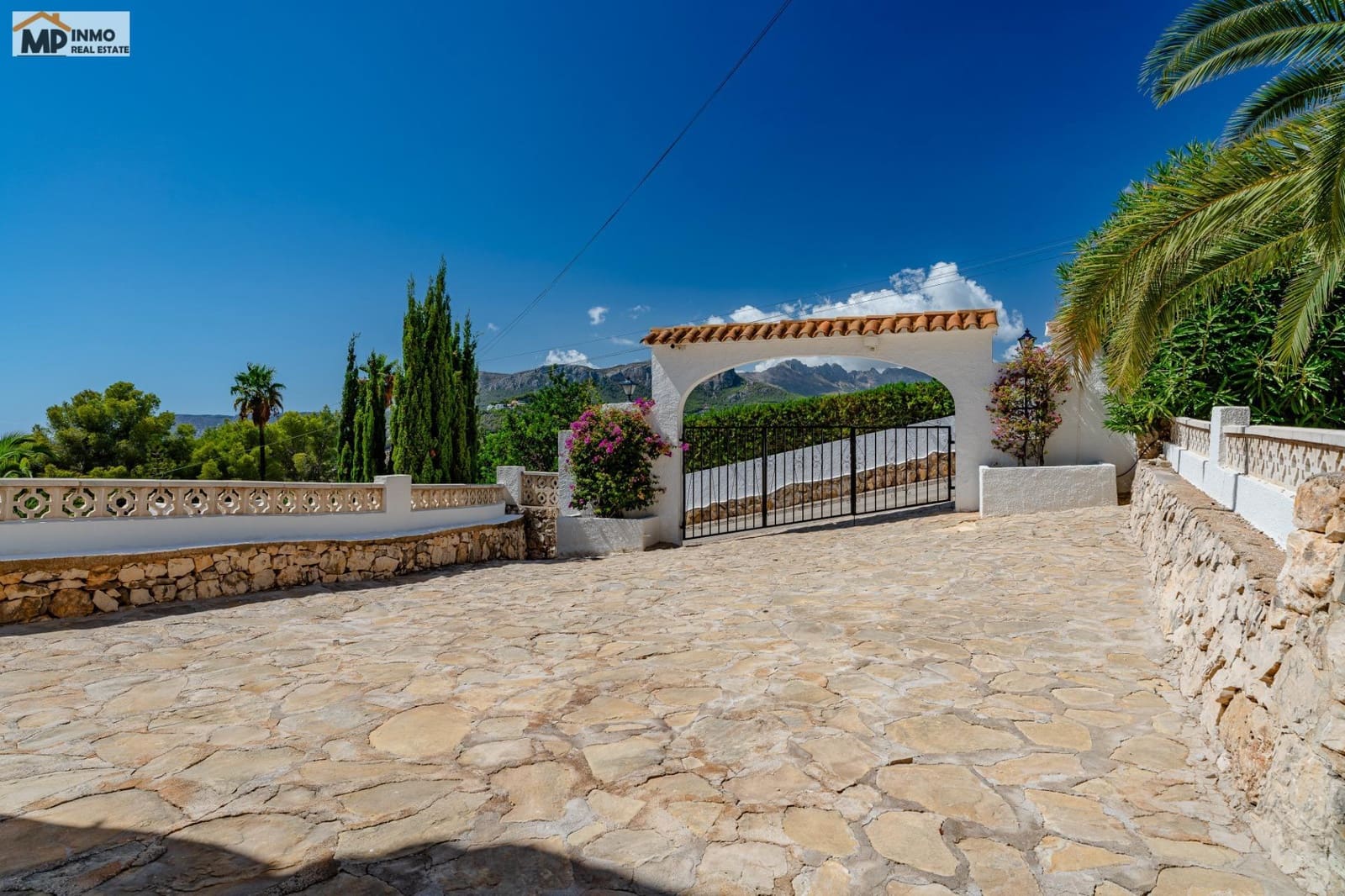 4 Zimmer Villa zu verkaufen in Calpe / Calp mit Pool Garage - 760.000 € (Ref: 10086422)