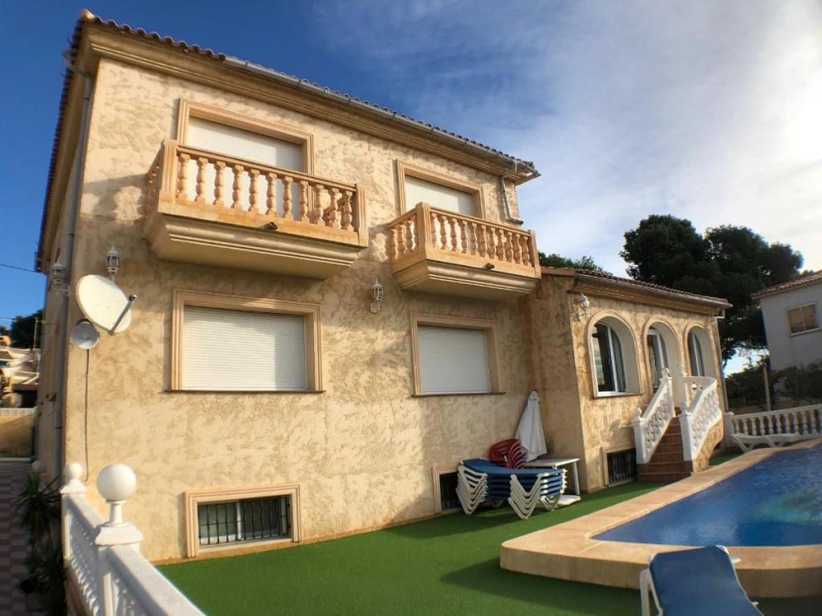 5 bedroom Villa for sale in Calpe / Calp with pool garage - € 875,000 (Ref: 6197640)