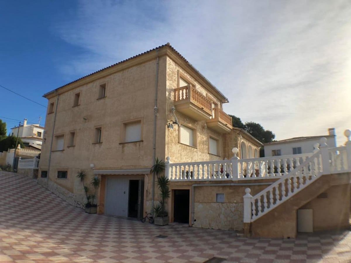 5 bedroom Villa for sale in Calpe / Calp with pool garage - € 875,000 (Ref: 6197640)