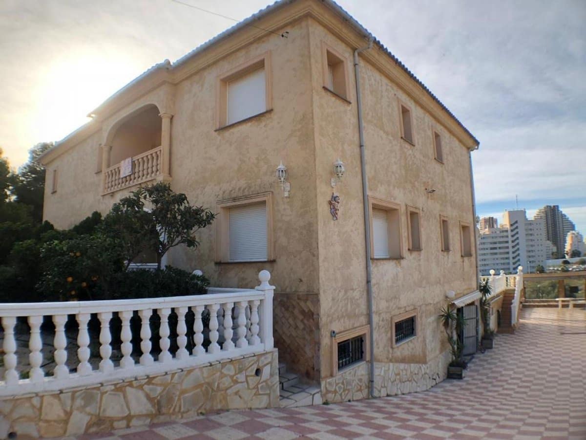 5 bedroom Villa for sale in Calpe / Calp with pool garage - € 875,000 (Ref: 6197640)