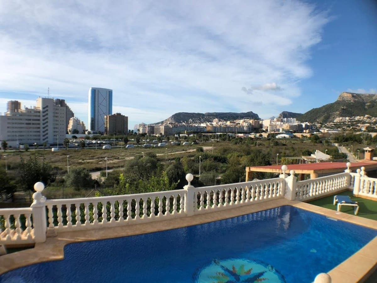 5 bedroom Villa for sale in Calpe / Calp with pool garage - € 875,000 (Ref: 6197640)