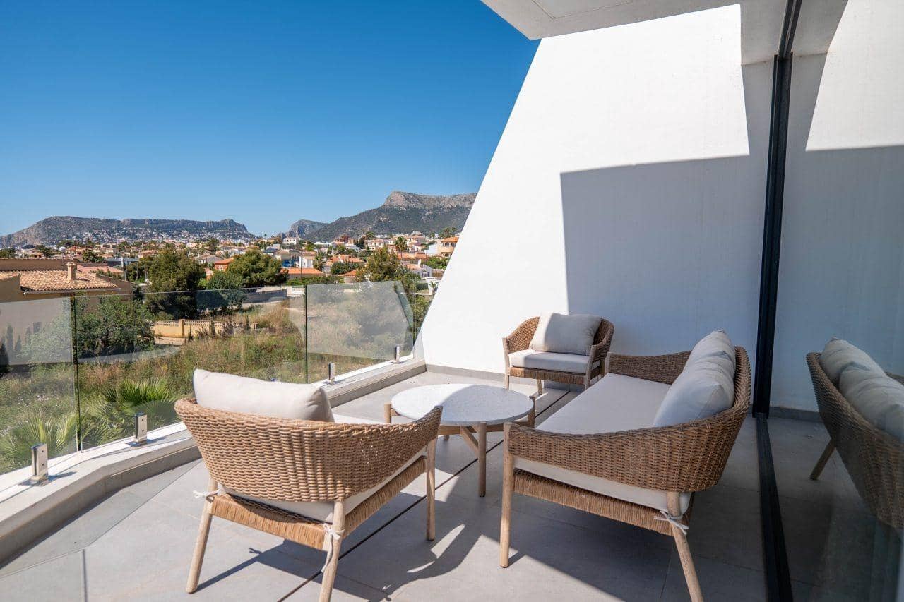 Chalet de 4 habitaciones en Calpe / Calp en venta con piscina - 1.290.000 € (Ref: 6327883)