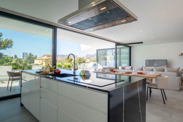 Chalet de 4 habitaciones en Calpe / Calp en venta con piscina - 1.290.000 € (Ref: 6327883)