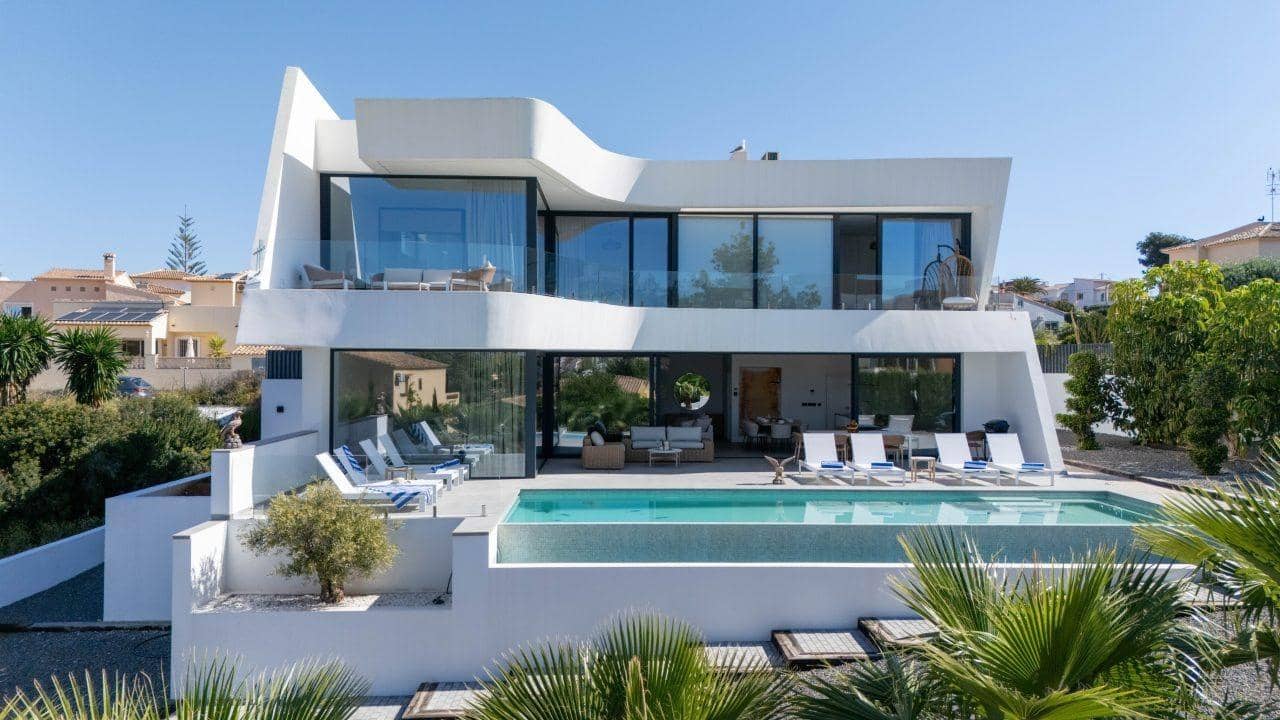 Chalet de 4 habitaciones en Calpe / Calp en venta con piscina - 1.290.000 € (Ref: 6327883)