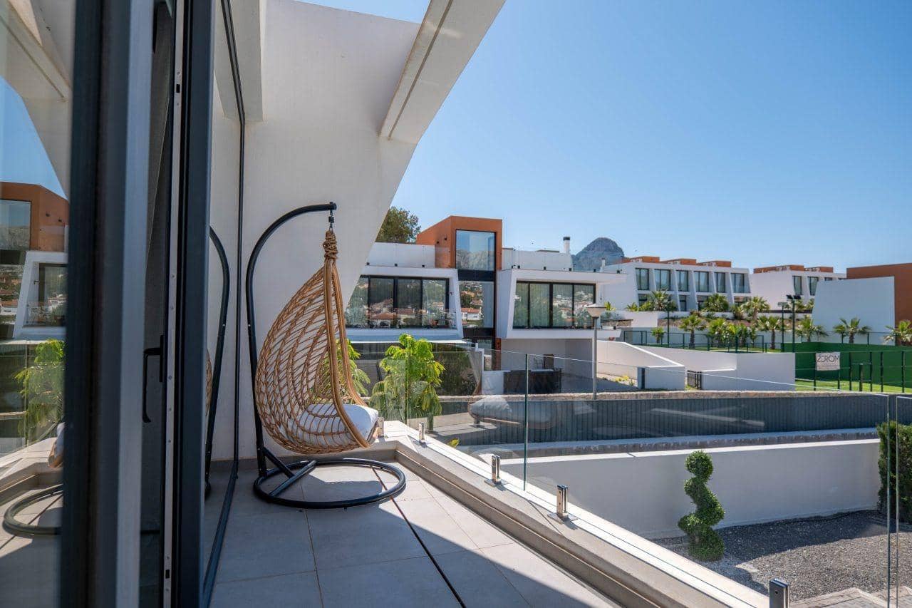 Chalet de 4 habitaciones en Calpe / Calp en venta con piscina - 1.290.000 € (Ref: 6327883)