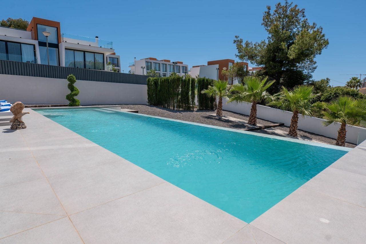 Chalet de 4 habitaciones en Calpe / Calp en venta con piscina - 1.290.000 € (Ref: 6327883)