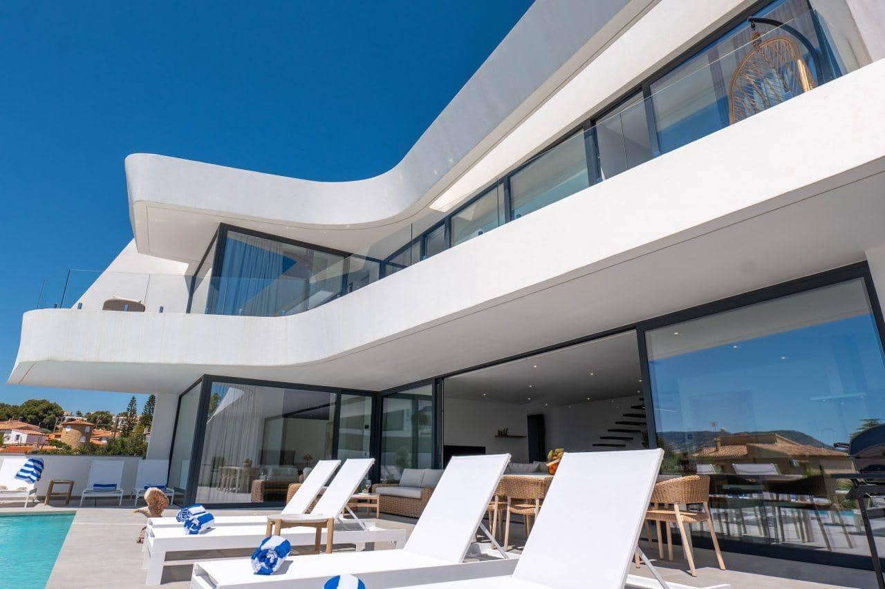 Chalet de 4 habitaciones en Calpe / Calp en venta con piscina - 1.290.000 € (Ref: 6327883)