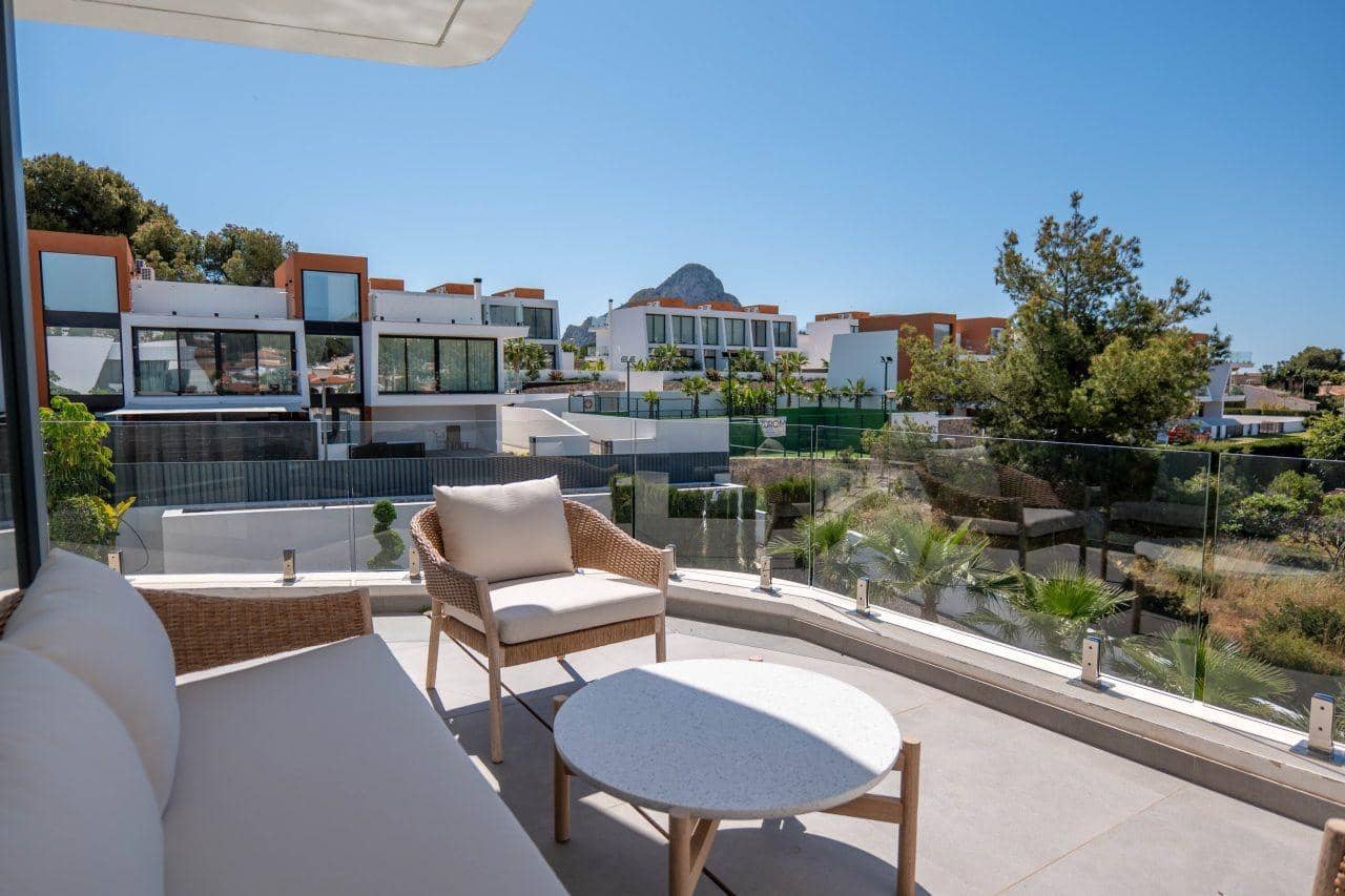 Chalet de 4 habitaciones en Calpe / Calp en venta con piscina - 1.290.000 € (Ref: 6327883)