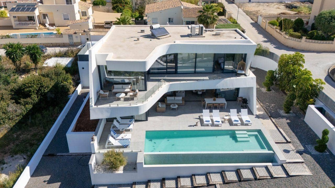 Chalet de 4 habitaciones en Calpe / Calp en venta con piscina - 1.290.000 € (Ref: 6327883)