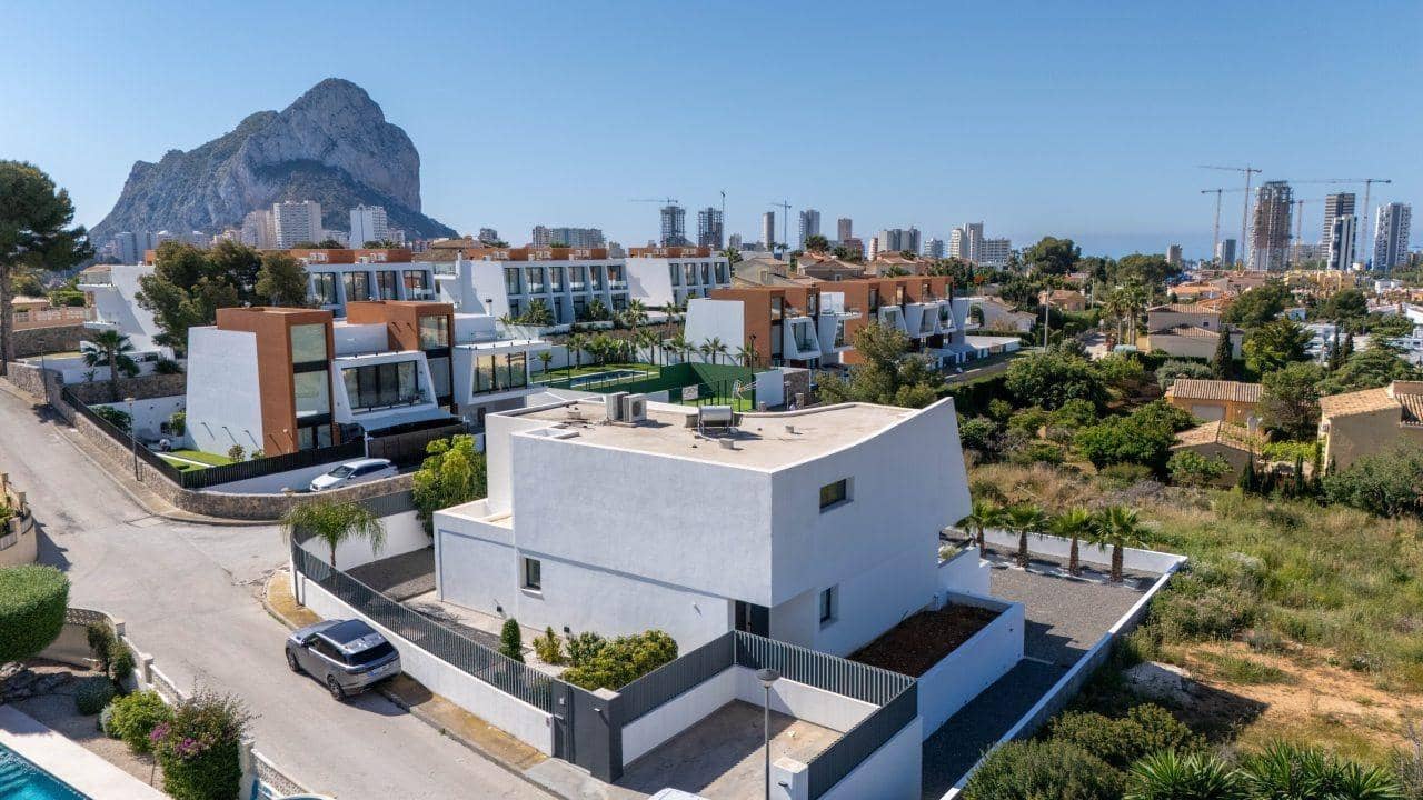 Chalet de 4 habitaciones en Calpe / Calp en venta con piscina - 1.290.000 € (Ref: 6327883)