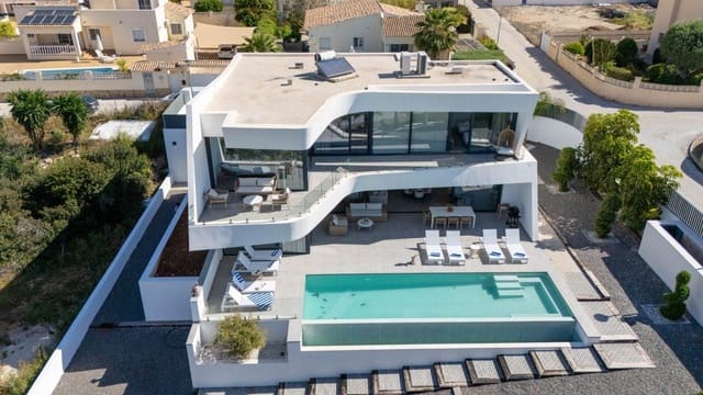 Chalet de 4 habitaciones en Calpe / Calp en venta con piscina - 1.290.000 € (Ref: 6327883)