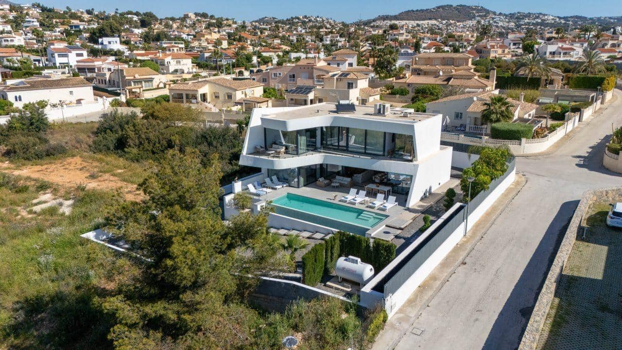 Chalet de 4 habitaciones en Calpe / Calp en venta con piscina - 1.290.000 € (Ref: 6327883)
