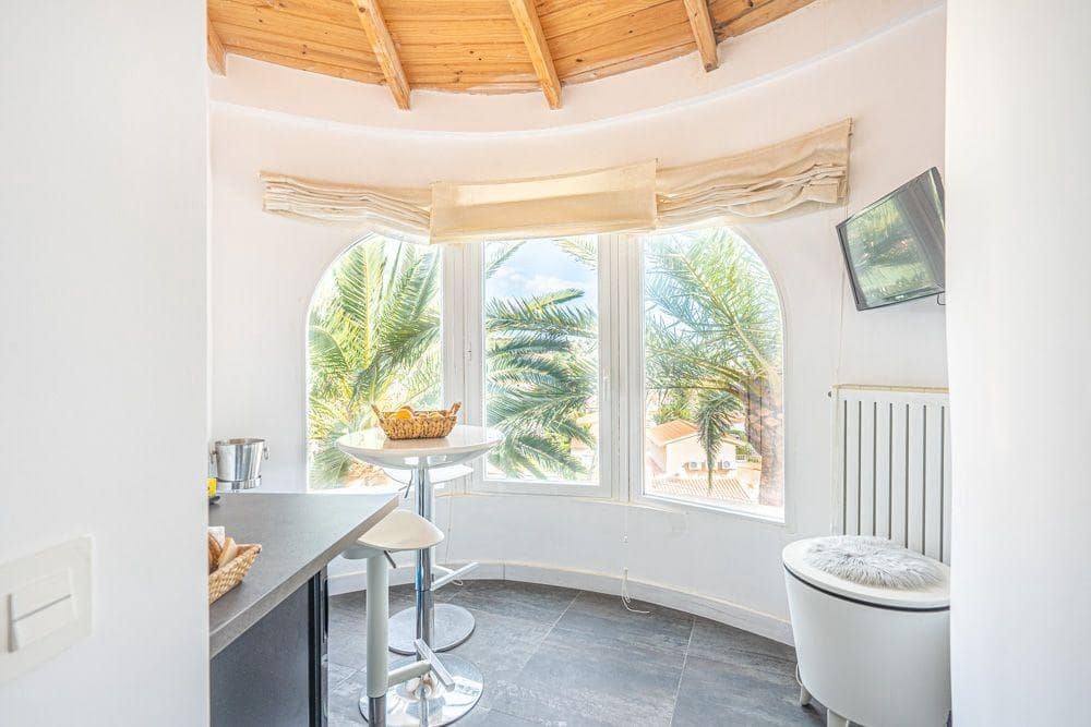 6 bedroom Villa for sale in Calpe / Calp with pool garage - € 845,000 (Ref: 6876138)
