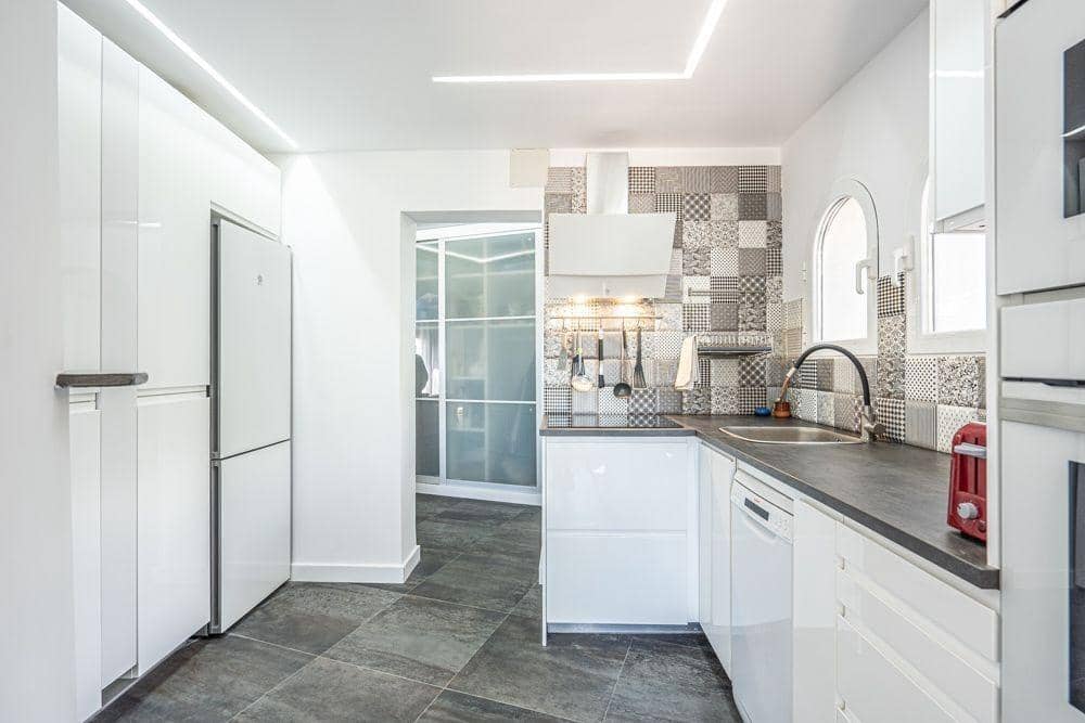 6 bedroom Villa for sale in Calpe / Calp with pool garage - € 845,000 (Ref: 6876138)