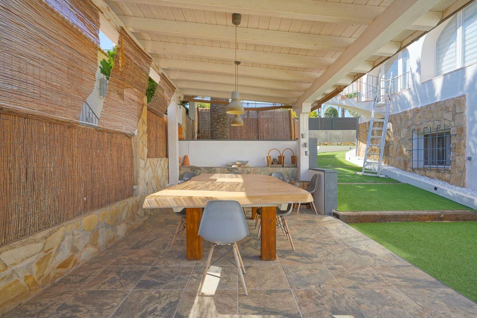 6 bedroom Villa for sale in Calpe / Calp with pool garage - € 845,000 (Ref: 6876138)