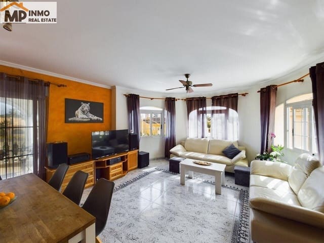 5 bedroom Villa for sale in Calpe / Calp with pool garage - € 740,000 (Ref: 8104037)