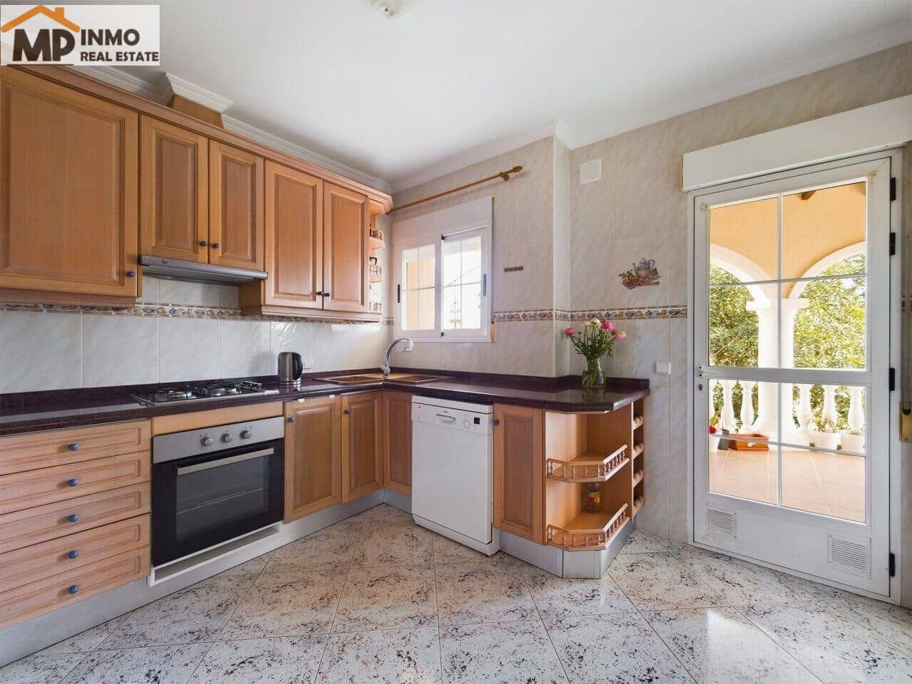 5 bedroom Villa for sale in Calpe / Calp with pool garage - € 740,000 (Ref: 8104037)