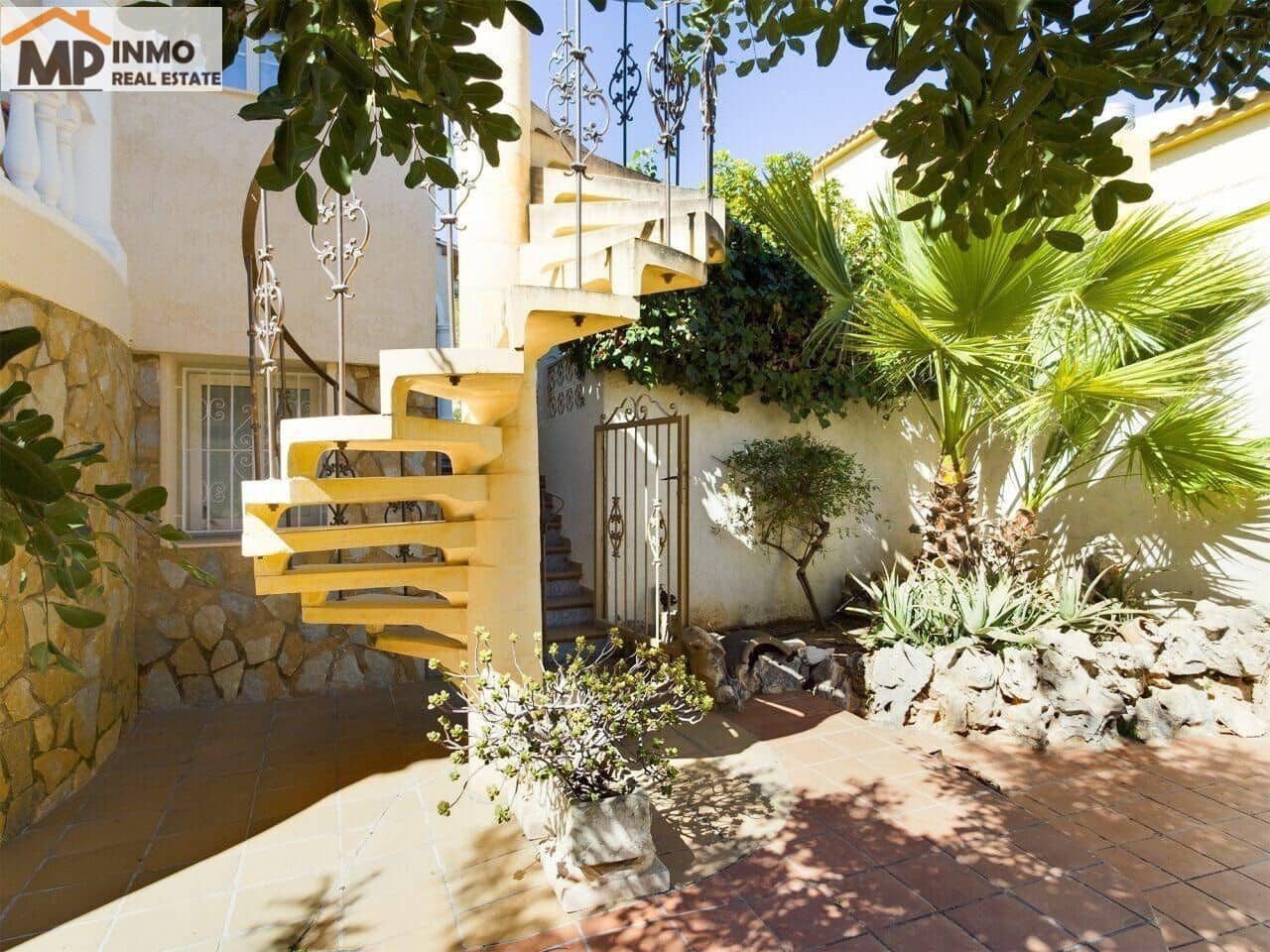 5 bedroom Villa for sale in Calpe / Calp with pool garage - € 740,000 (Ref: 8104037)