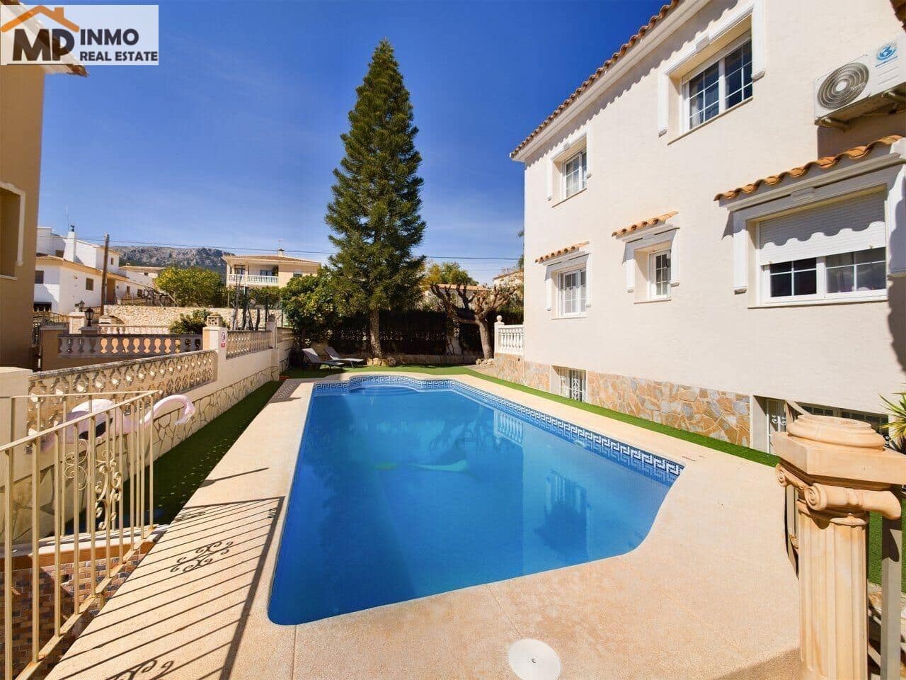 5 bedroom Villa for sale in Calpe / Calp with pool garage - € 740,000 (Ref: 8104037)