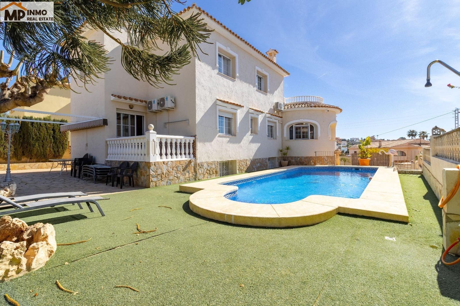 5 bedroom Villa for sale in Calpe / Calp with pool garage - € 740,000 (Ref: 8104037)