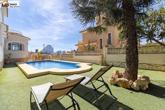 5 bedroom Villa for sale in Calpe / Calp with pool garage - € 740,000 (Ref: 8104037)