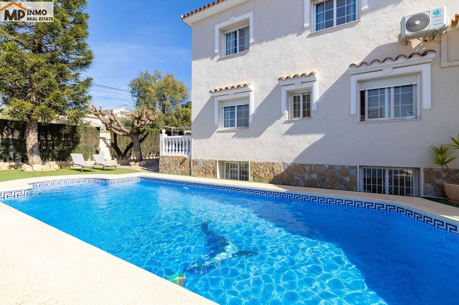 5 bedroom Villa for sale in Calpe / Calp with pool garage - € 740,000 (Ref: 8104037)