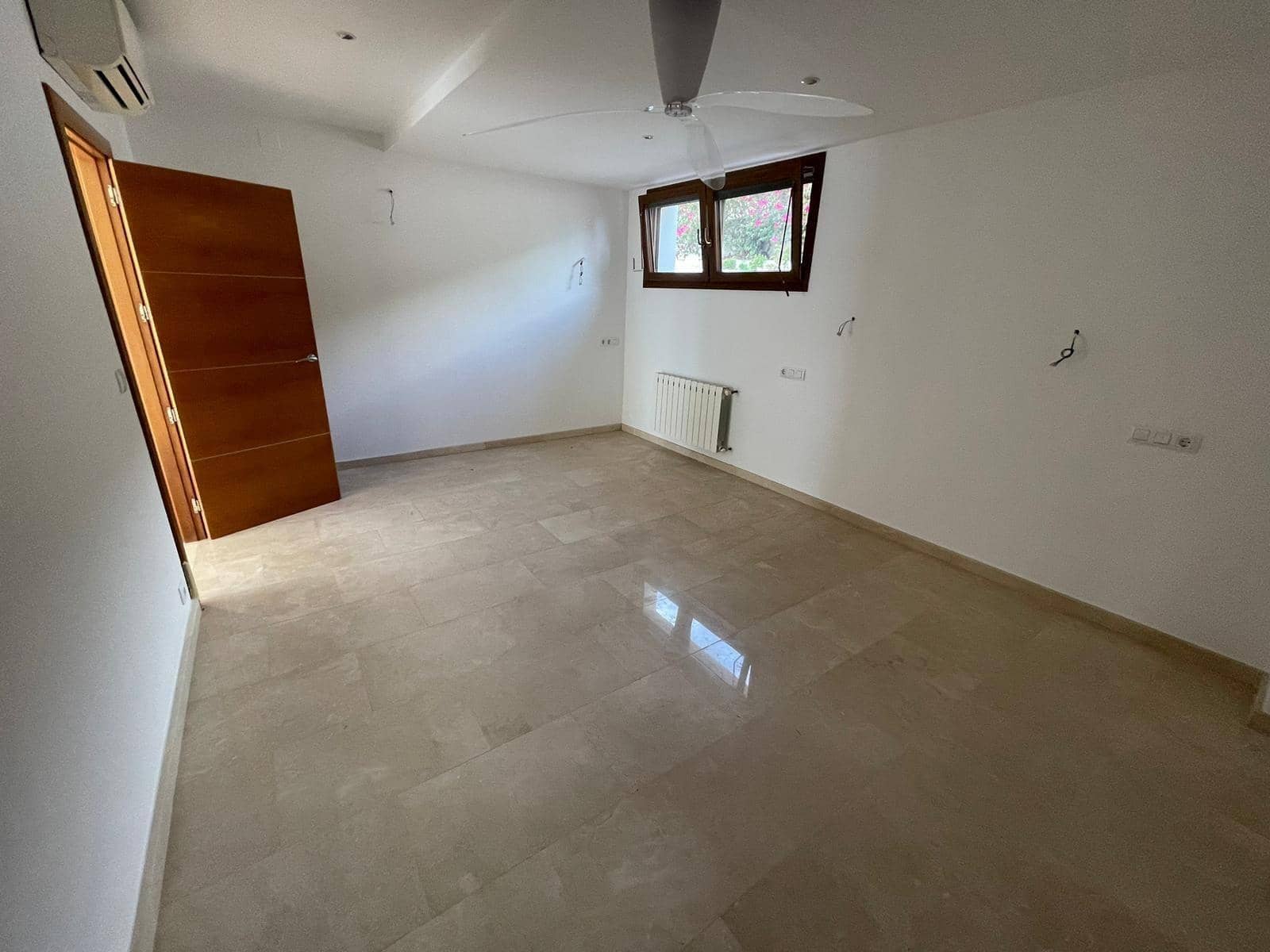 4 bedroom Villa for sale in Calpe / Calp with garage - € 985,000 (Ref: 8534195)