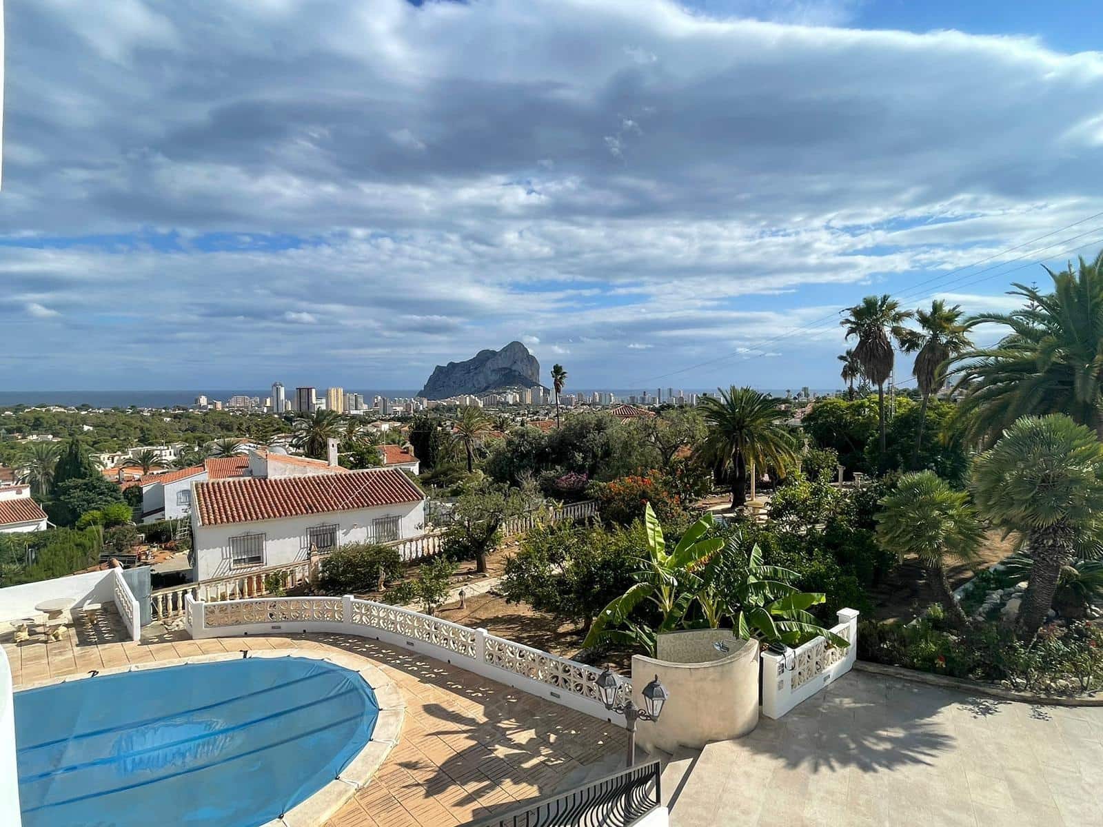 4 bedroom Villa for sale in Calpe / Calp with garage - € 985,000 (Ref: 8534195)