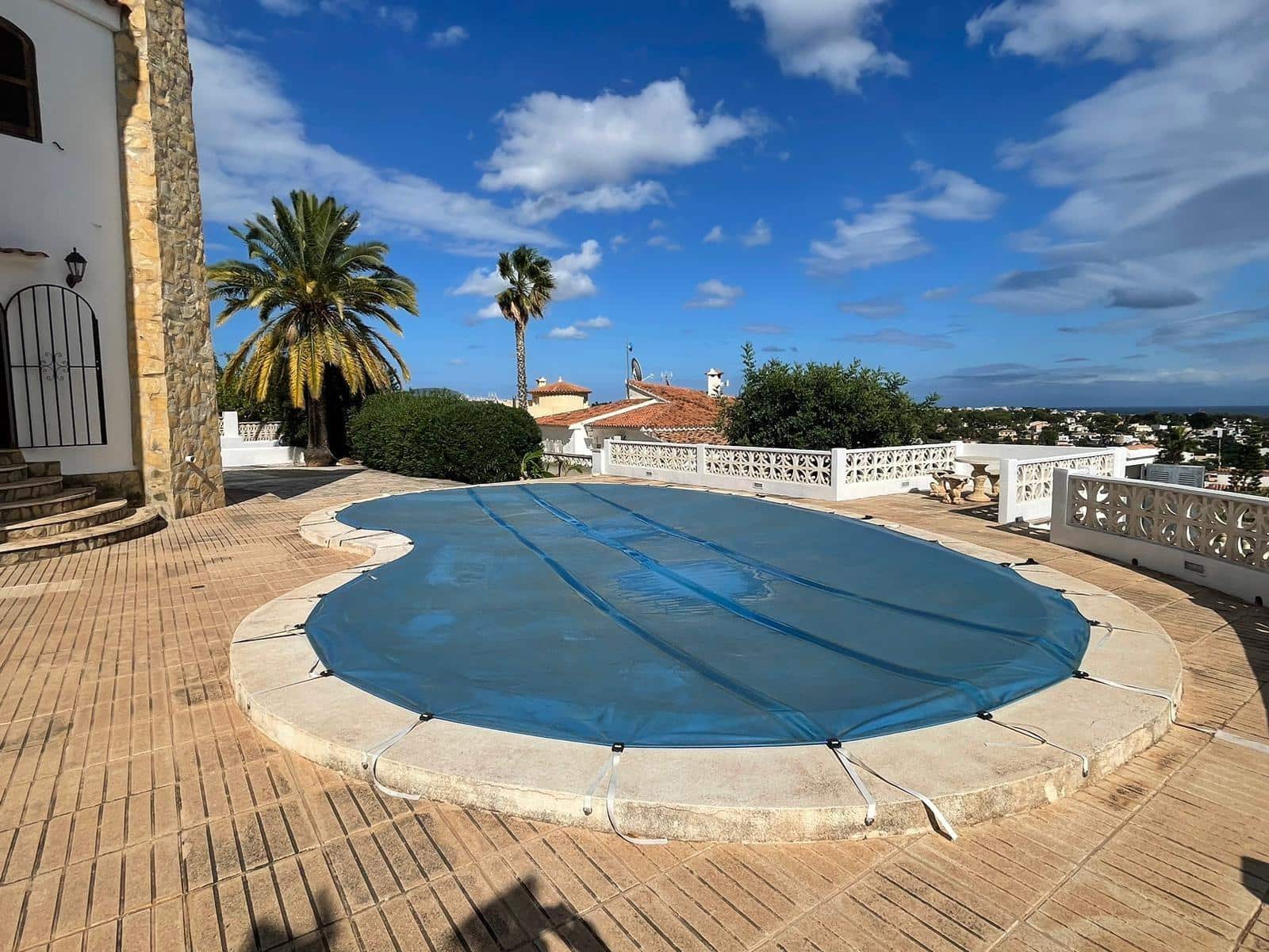 4 bedroom Villa for sale in Calpe / Calp with garage - € 985,000 (Ref: 8534195)