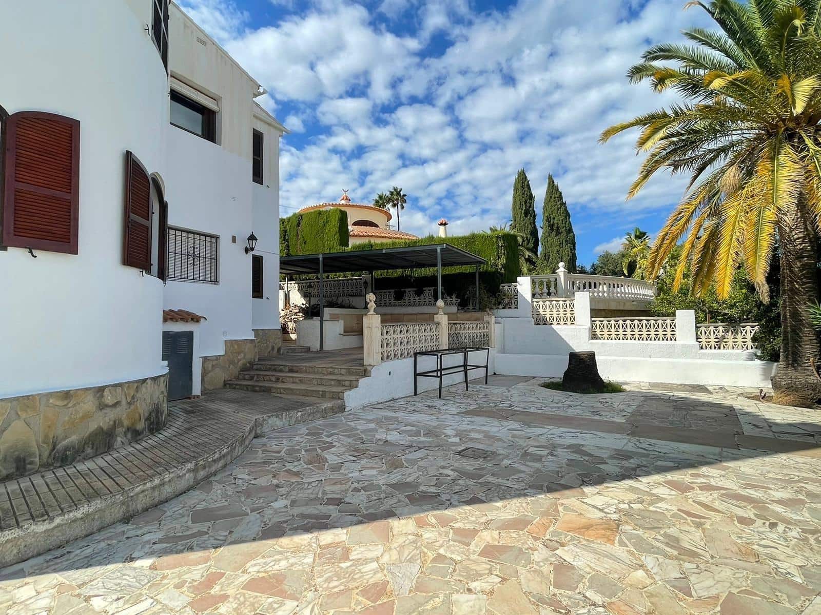 4 bedroom Villa for sale in Calpe / Calp with garage - € 985,000 (Ref: 8534195)