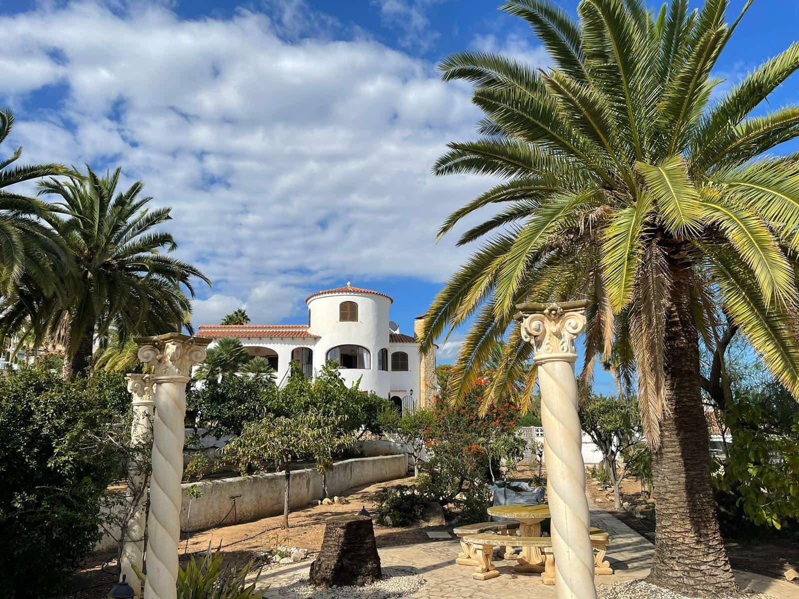 4 bedroom Villa for sale in Calpe / Calp with garage - € 985,000 (Ref: 8534195)