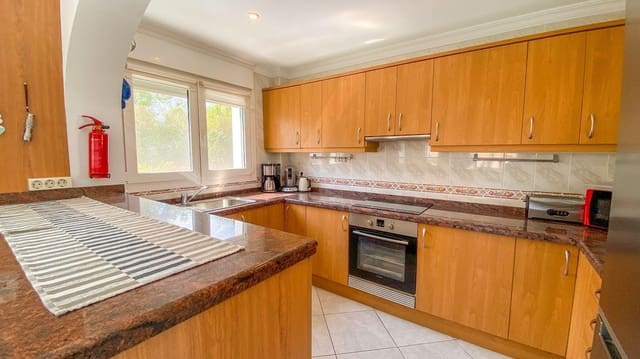 Chalet de 3 habitaciones en Calpe / Calp en venta con piscina garaje - 725.000 € (Ref: 8565151)