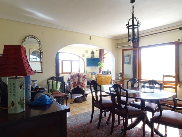 Chalet de 4 habitaciones en Calpe / Calp en venta con piscina - 490.000 € (Ref: 8582223)