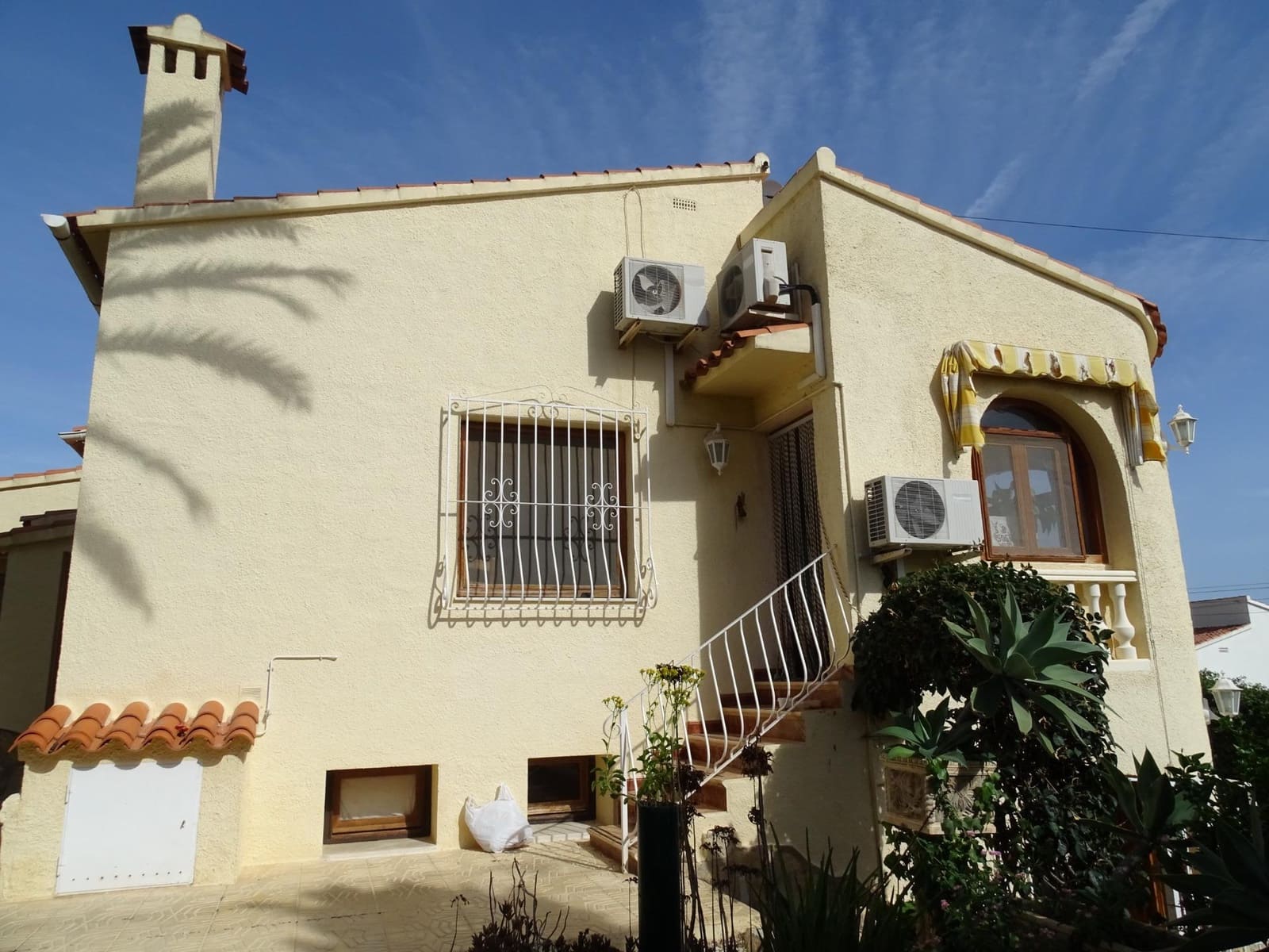 4 bedroom Villa for sale in Calpe / Calp with pool - € 490,000 (Ref: 8582223)